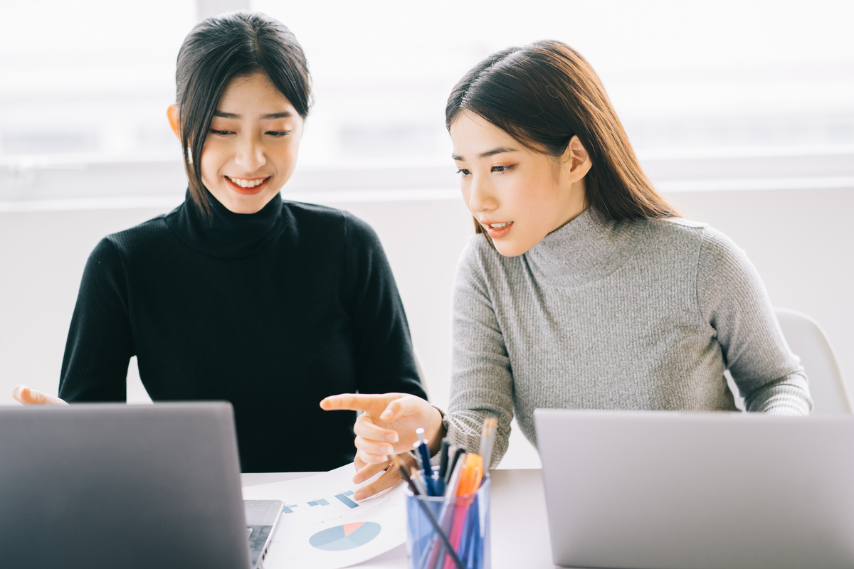 Asian business women